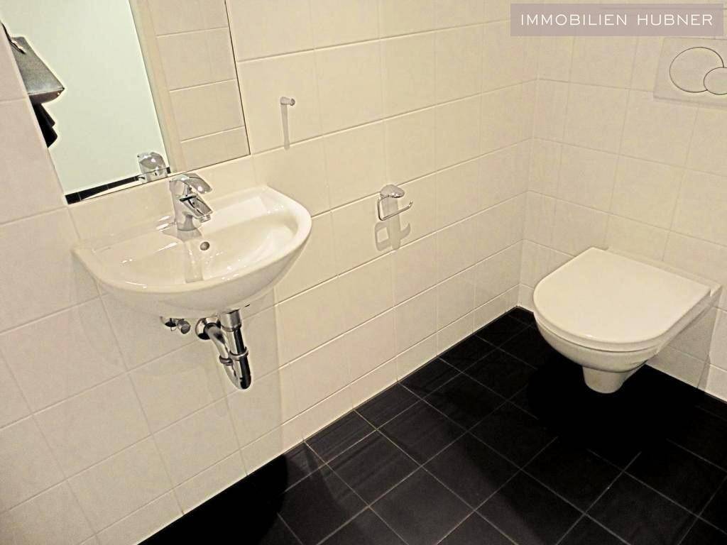 WC mit Waschbecken