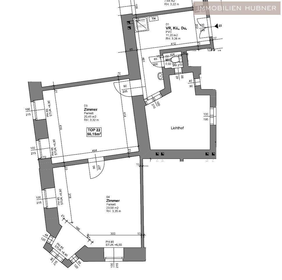Detaillierter Grundriss einer Wohnung mit mehreren Zimmern und einem Lichthof.