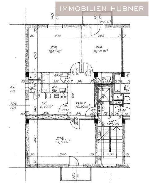 Detaillierter Grundriss mit Raumaufteilung und Maßen.