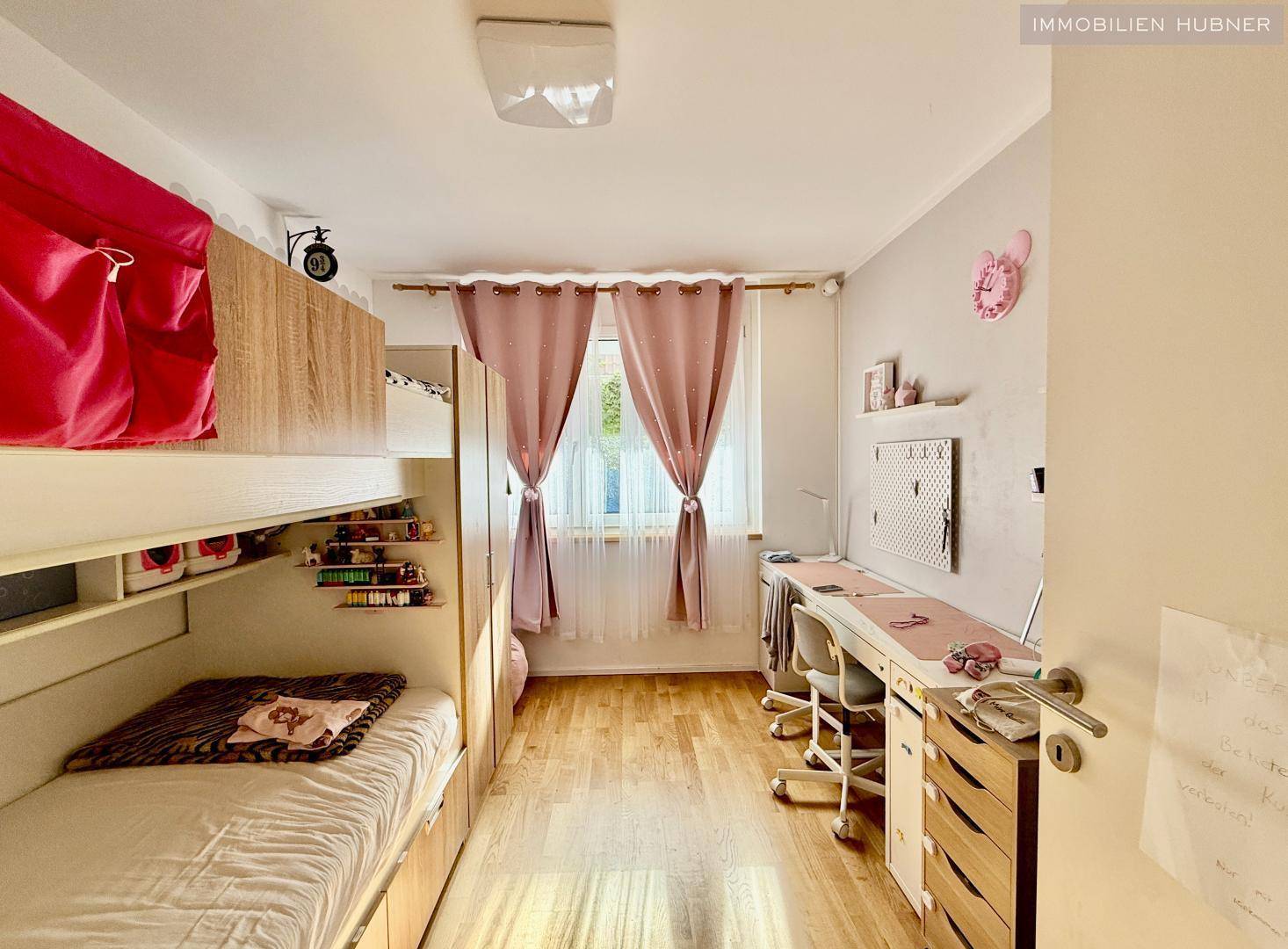 Schlafzimmer 2