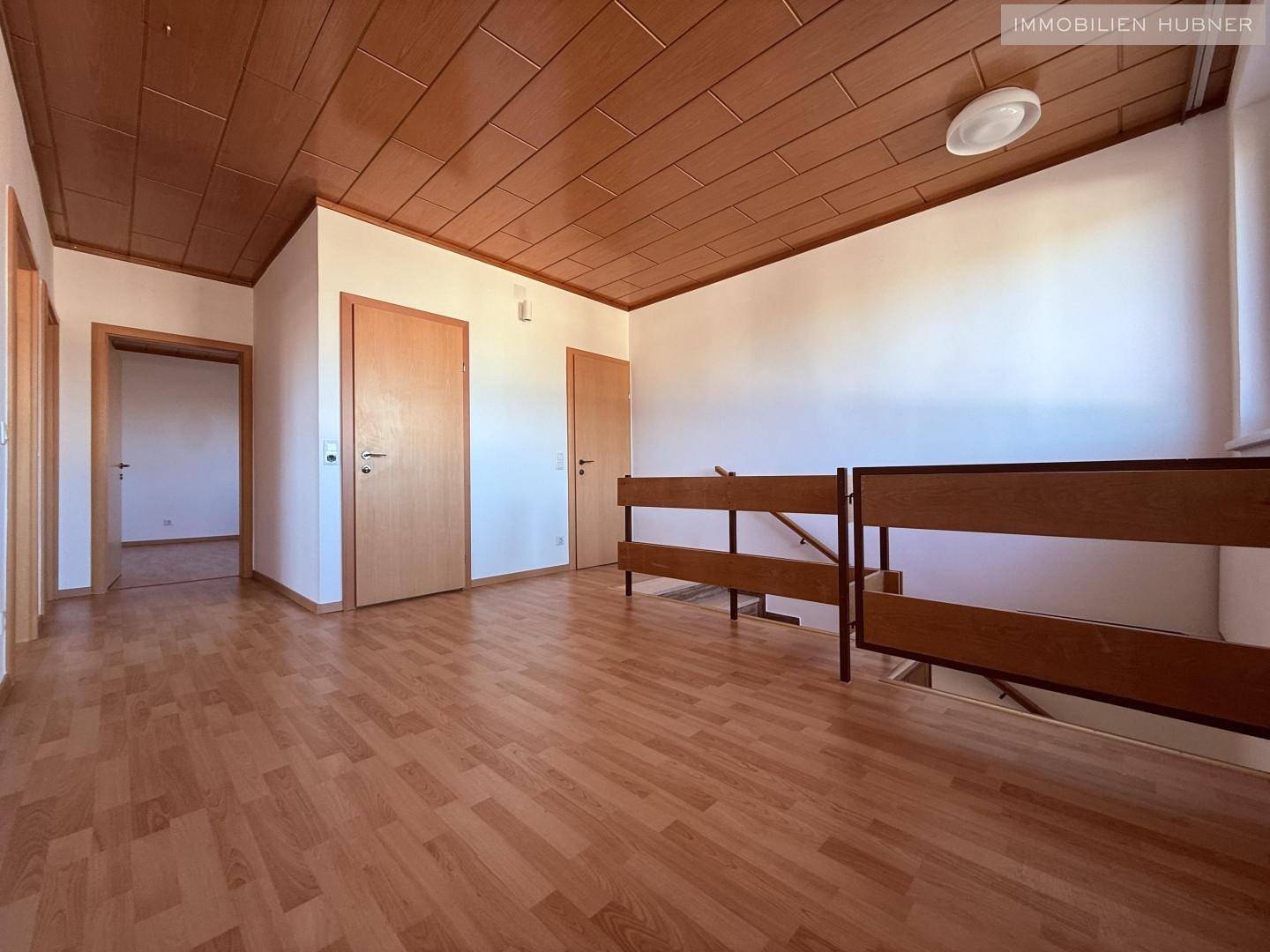 Galerie - Blick zu den Zimmern