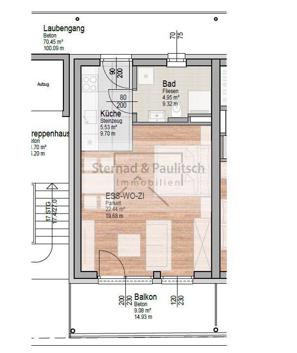 Grundriss einer Wohnung mit Balkon, Bad und offenem Wohn-Essbereich, inklusive Aufzugzugang.