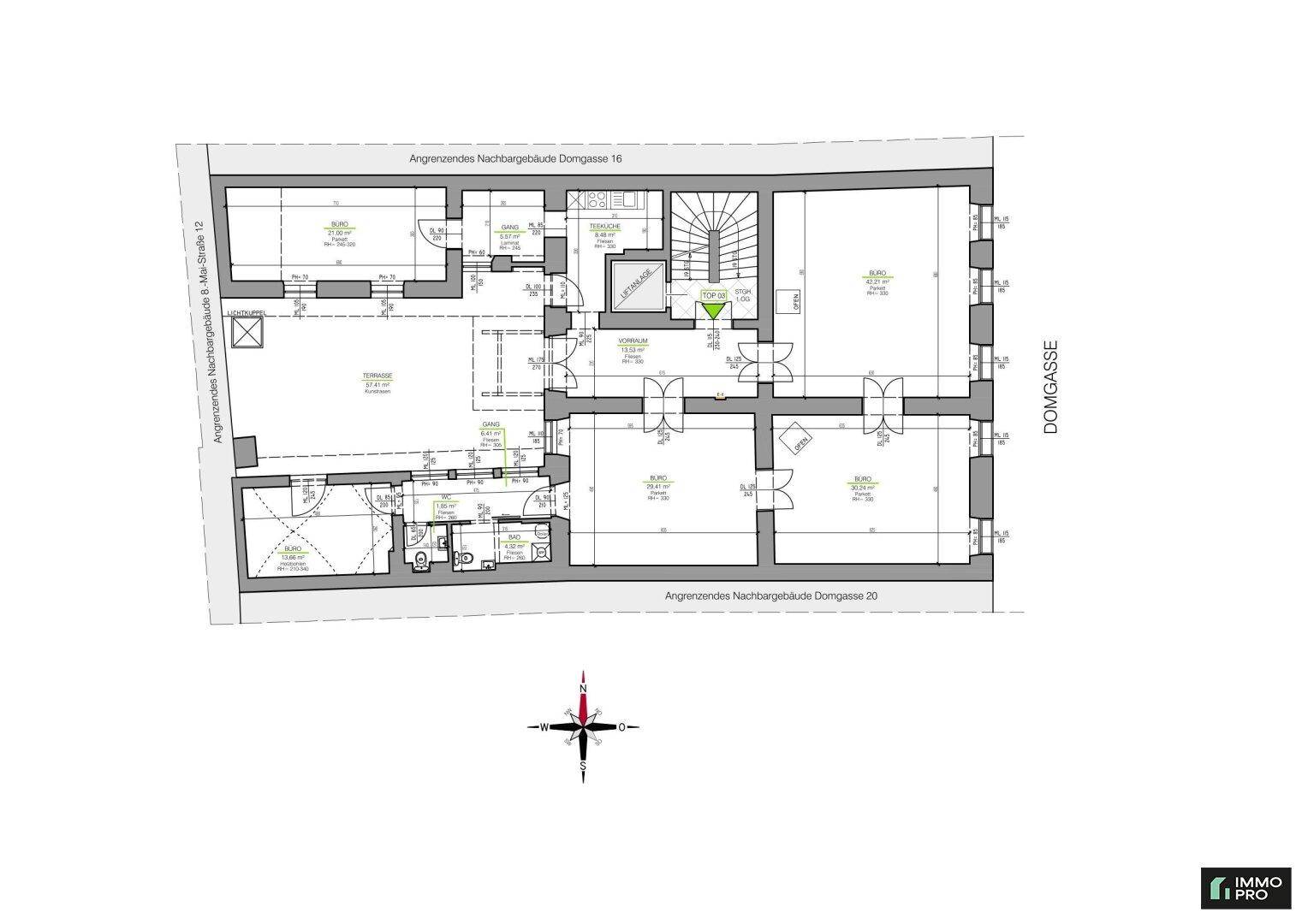 Detaillierter Grundriss des Erdgeschosses mit mehreren Büroräumen und einem Treppenhaus.