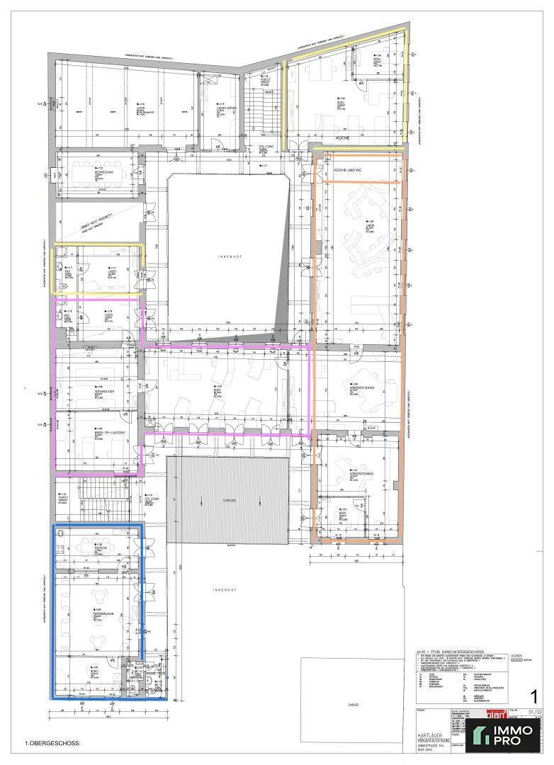 Detaillierter Grundriss des ersten Obergeschosses mit mehreren Wohneinheiten und Balkonen.