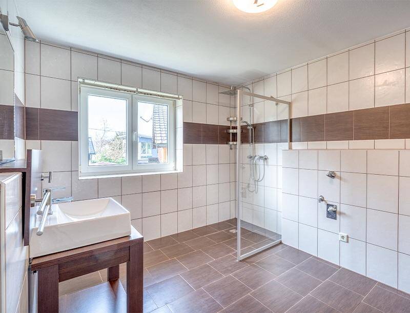 HP6-Einfamilienhaus-Leopoldskron-Moos-Badezimmer