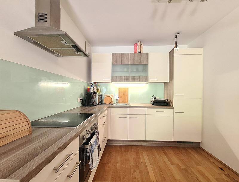 HP4-3-Zimmer-Wohnung-Hof-Küche