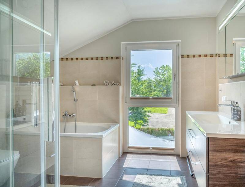 HP7-Einfamilienhaus-Mondsee-Badezimmer