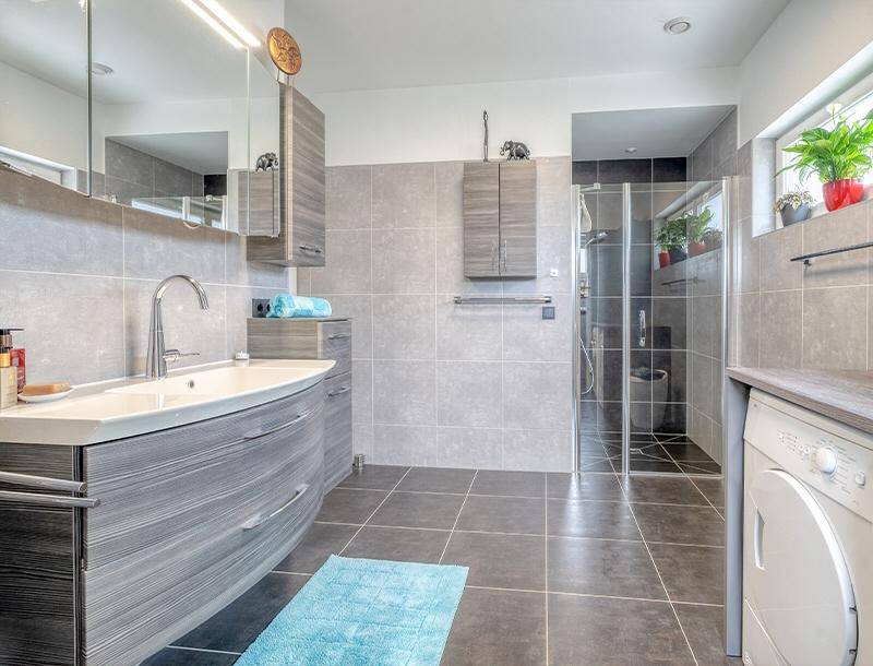 HP6-4-Zimmer-Wohnung-Mondsee-Badezimmer