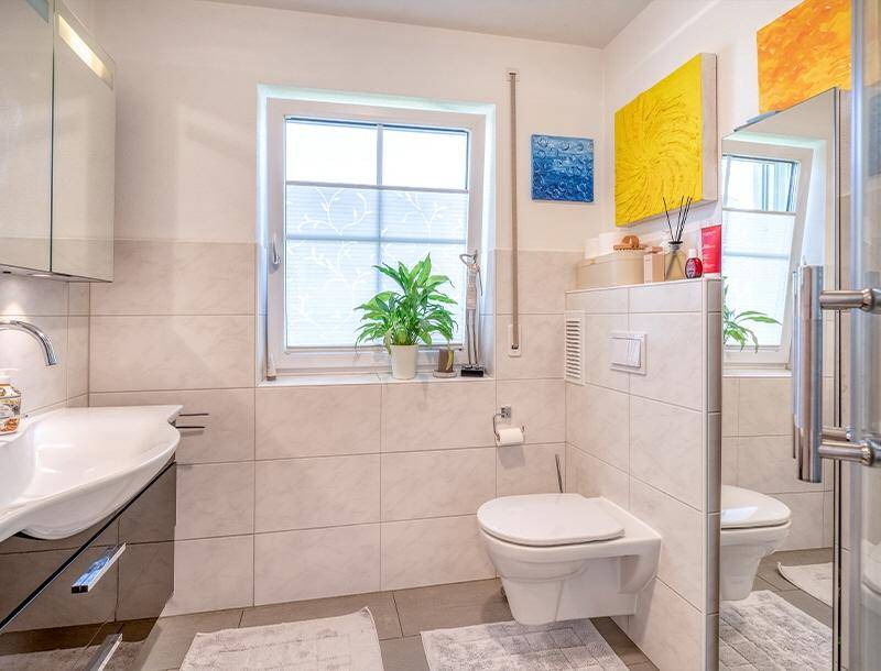 HP6-Reihenhaus-Seekirchen-Badezimmer