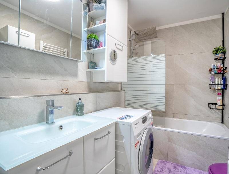 HP6-3-Zimmer-WHG-Rif-Bad