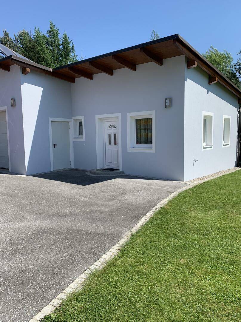 Nebengebäude mit Garage
