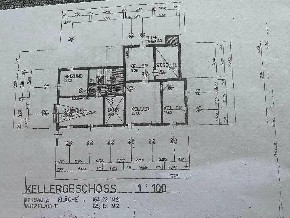 Grundriss des Kellergeschosses mit Heizraum, Tankraum und Kellerräumen.