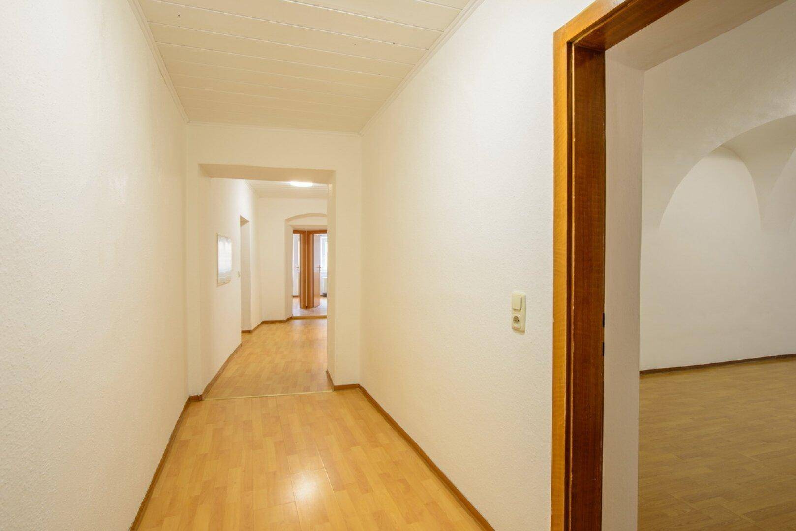 Geräumige große Mietwohnung in sehr guter Lage - Widok 2