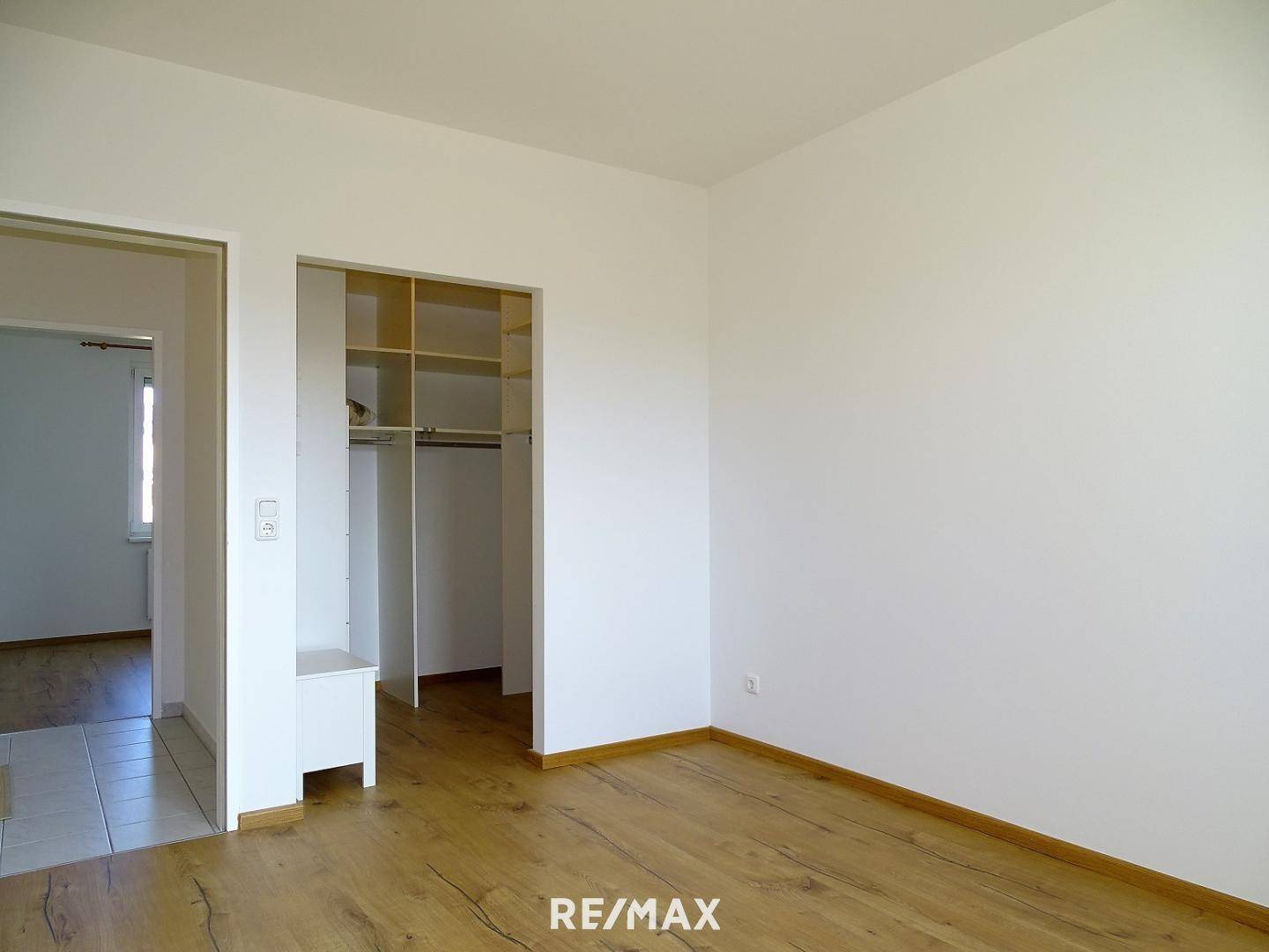 03 Zimmer mit Schrankraum