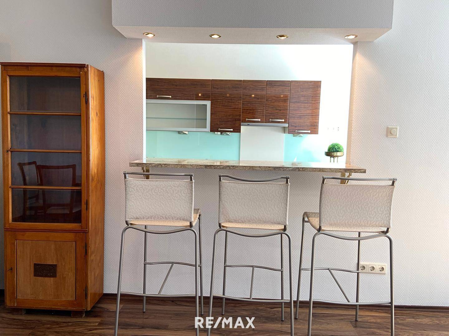 Bar 1