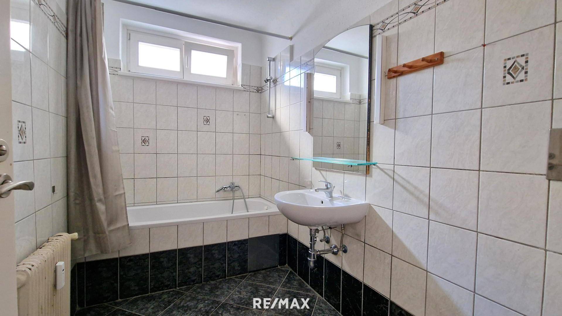 Bad mit Wanne