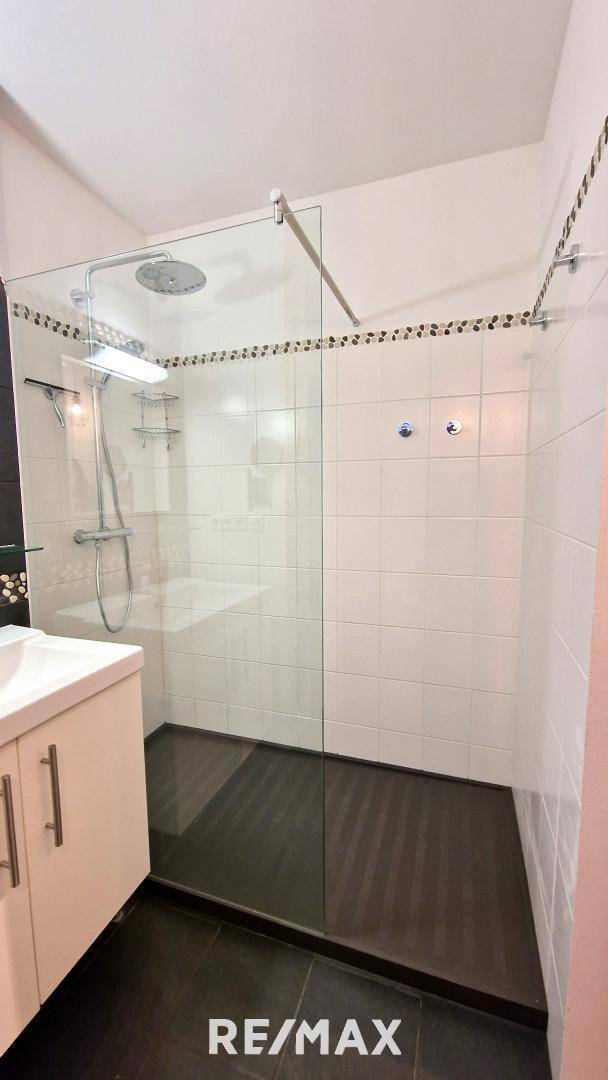 Bad mit Dusche WC