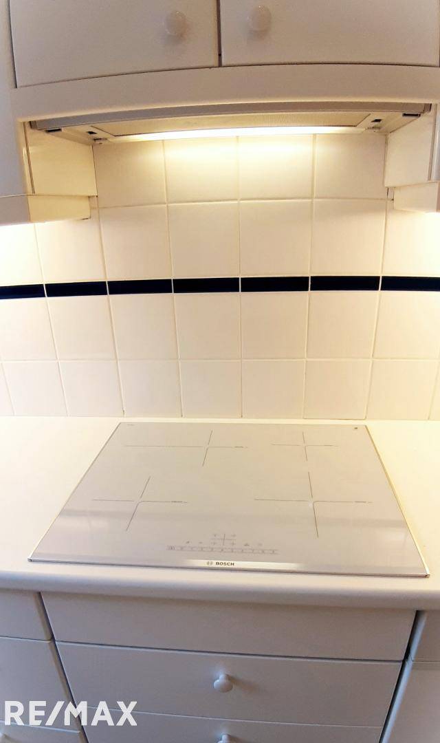 1. Etage Küche Induktionsf. weiß u. Dunstabz.
