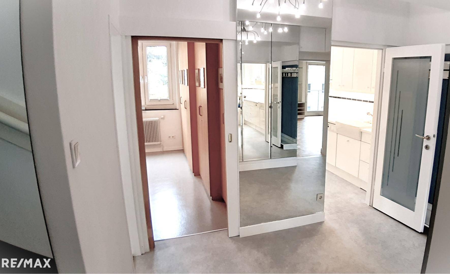 1. Etage Vorraum Blick ins Arbeitsz.