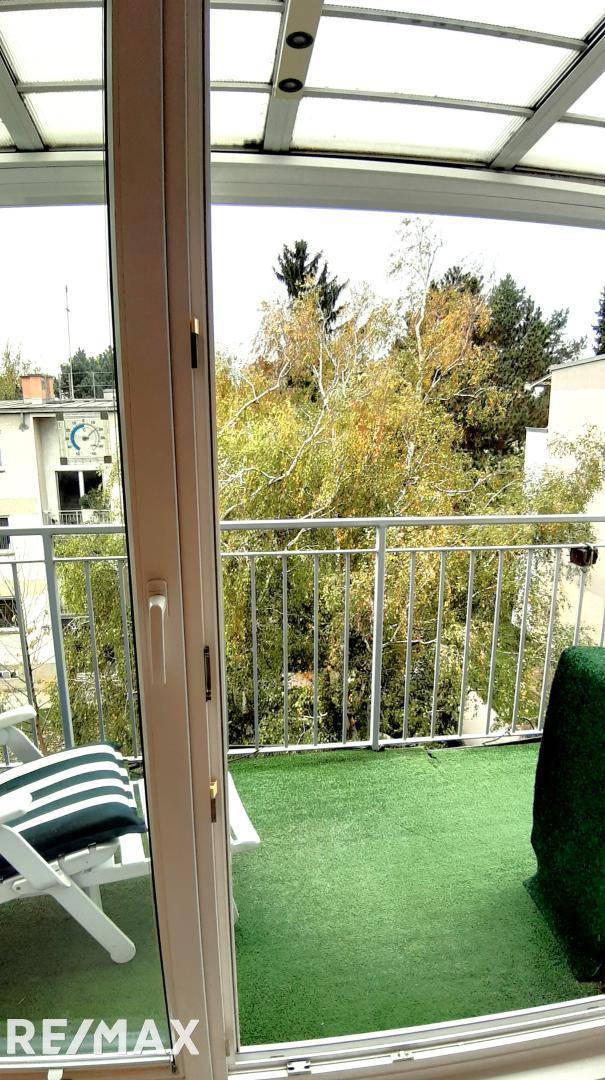 DG Balkon m. Überdachung u. elektr. Markise