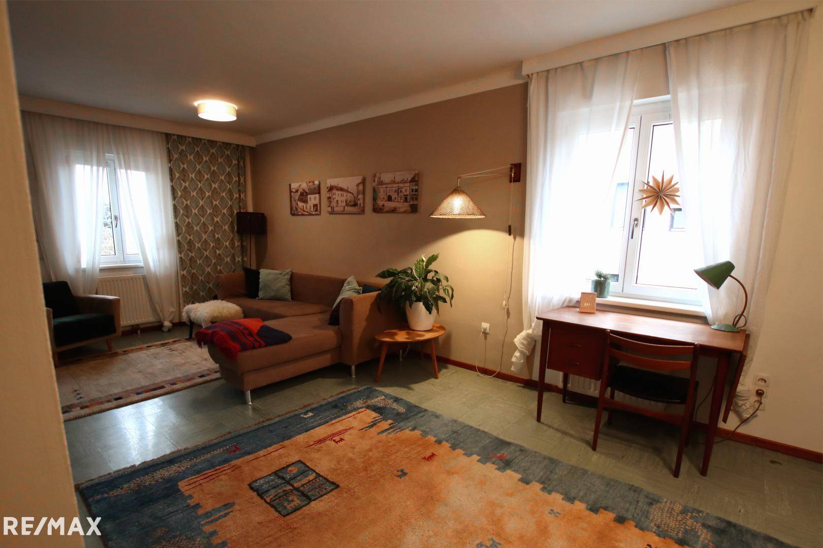 8 Wohnzimmer