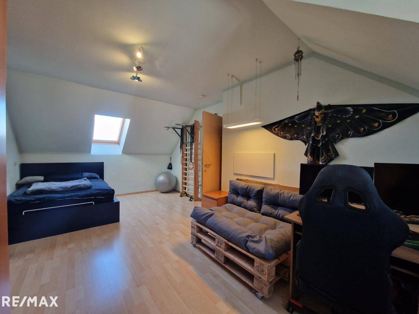 Schlafzimmer DG