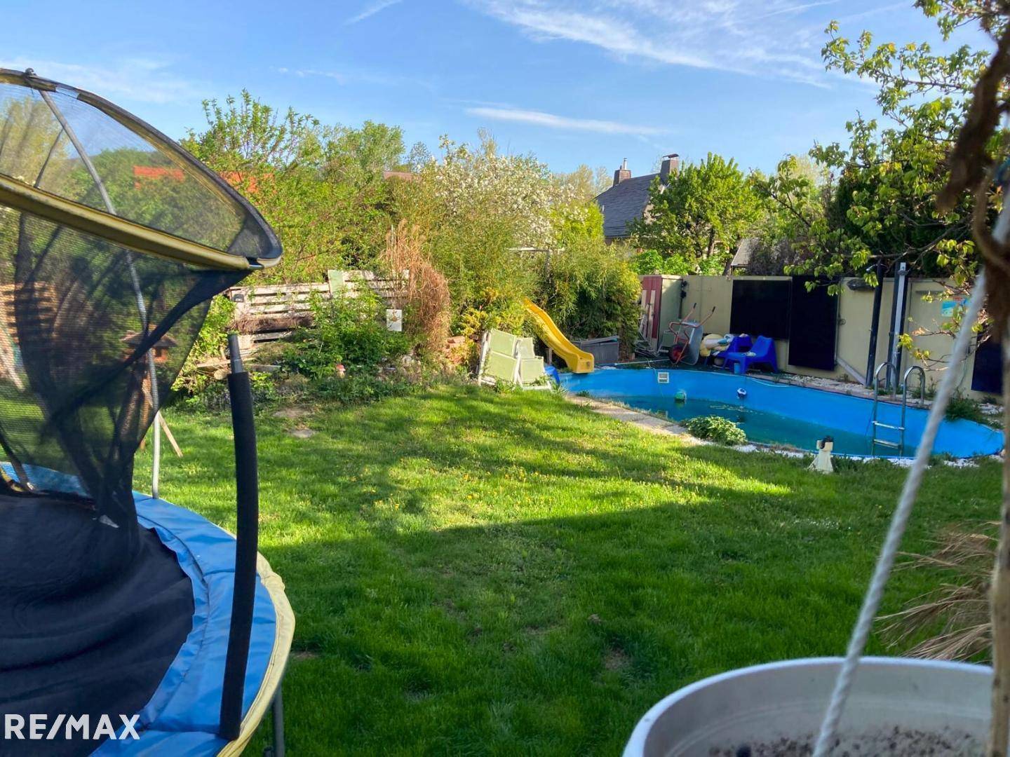 Garten mit Pool