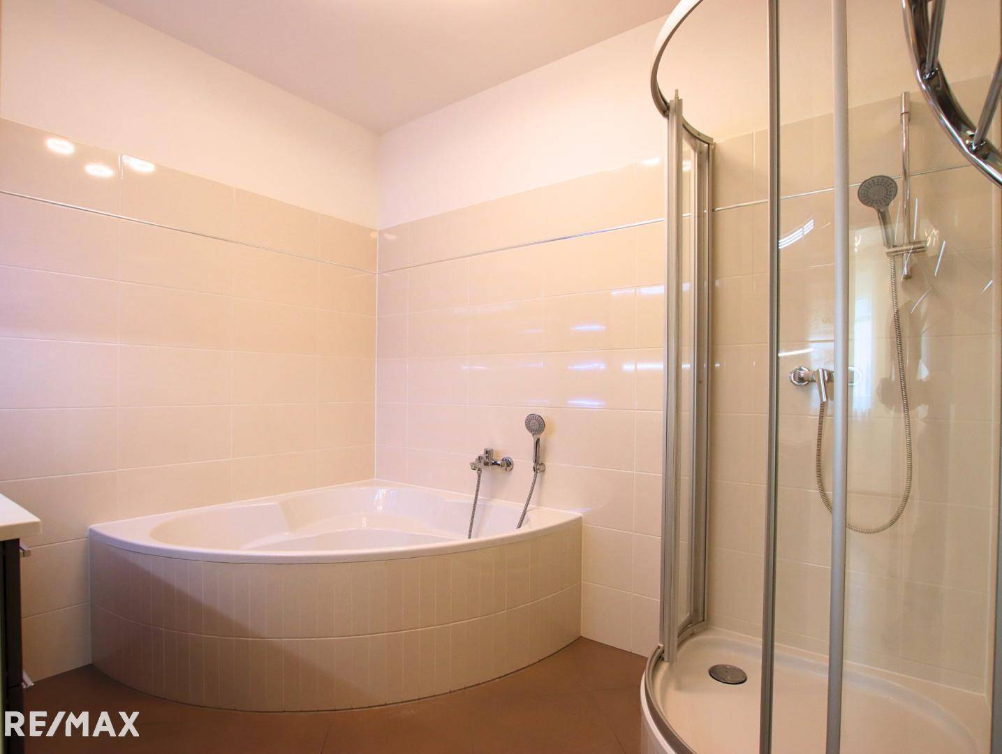Badezimmer 2