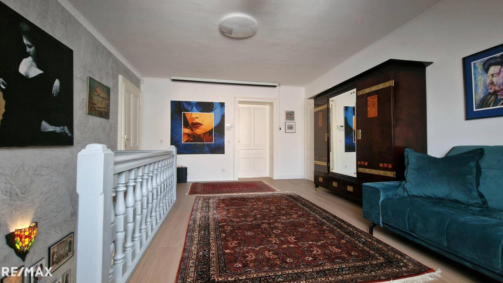 Vorraum OG mit Beamer-Leinwand