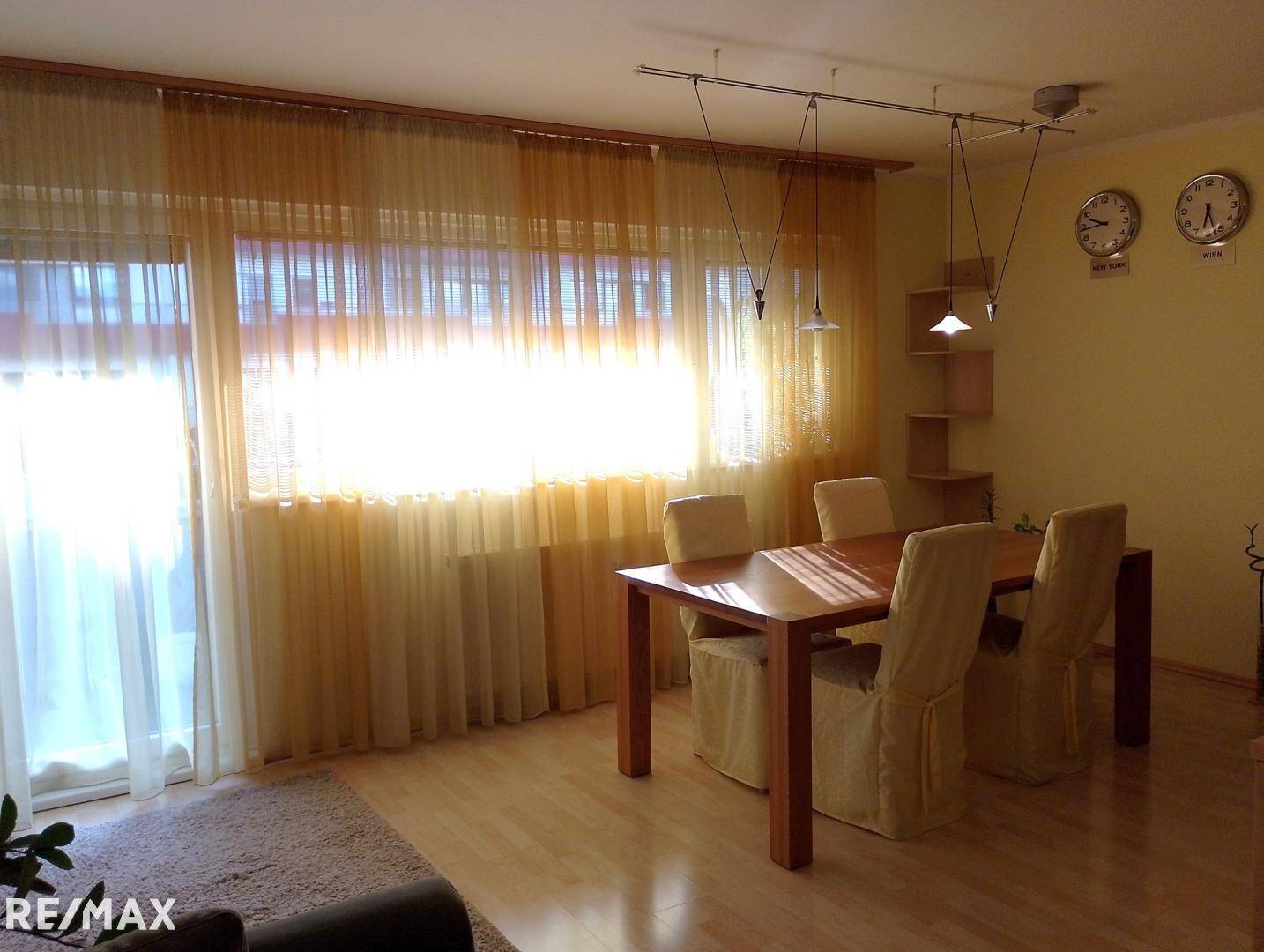 13 Wohnzimmer
