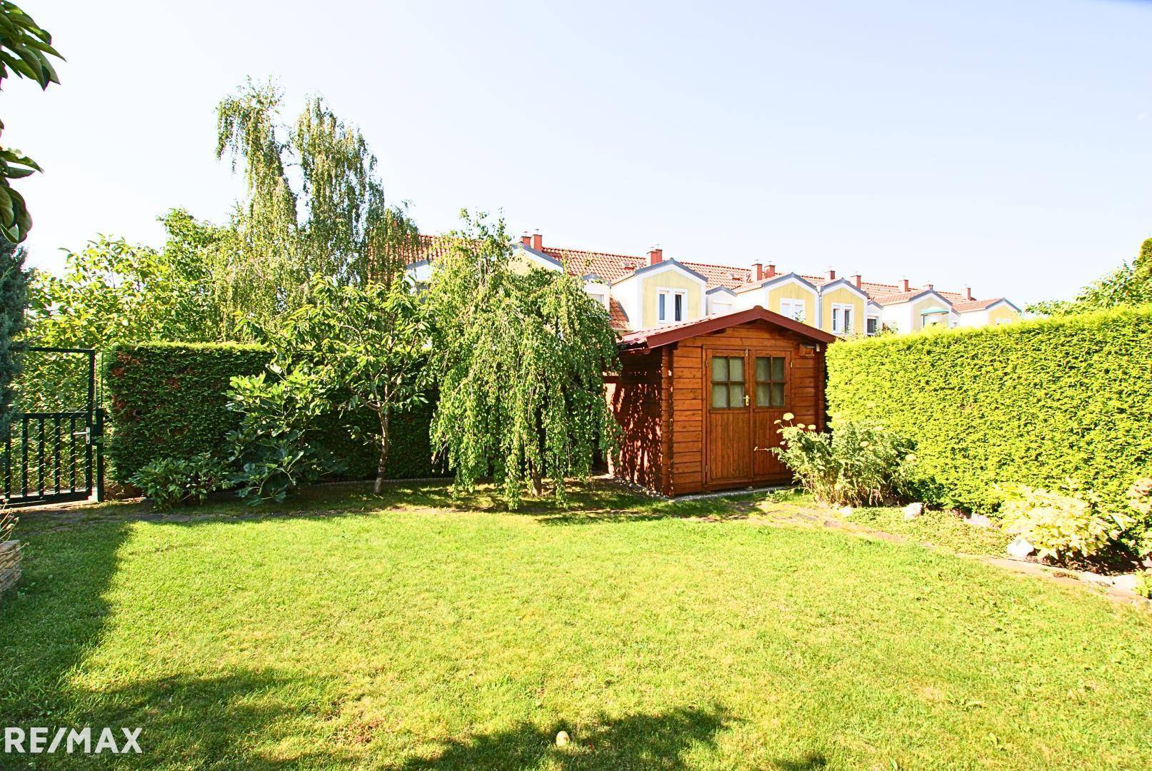 Garten mit Gartenhütte
