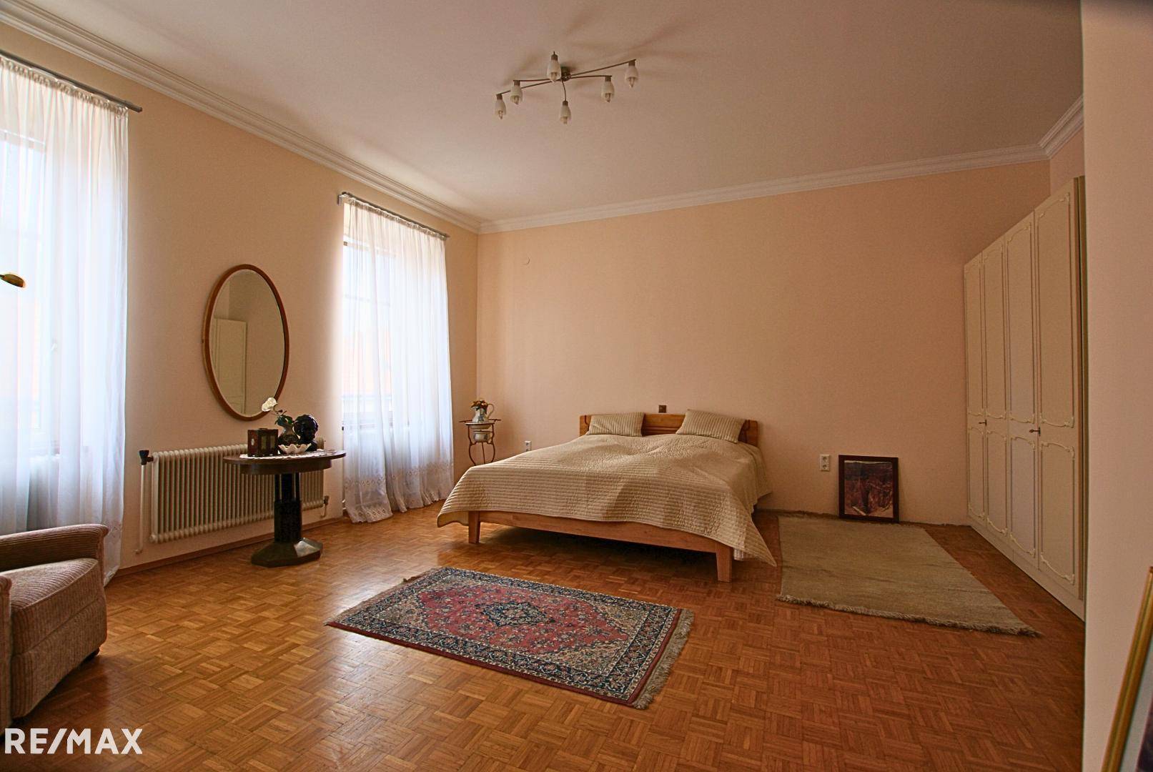 Schlafzimmer 1
