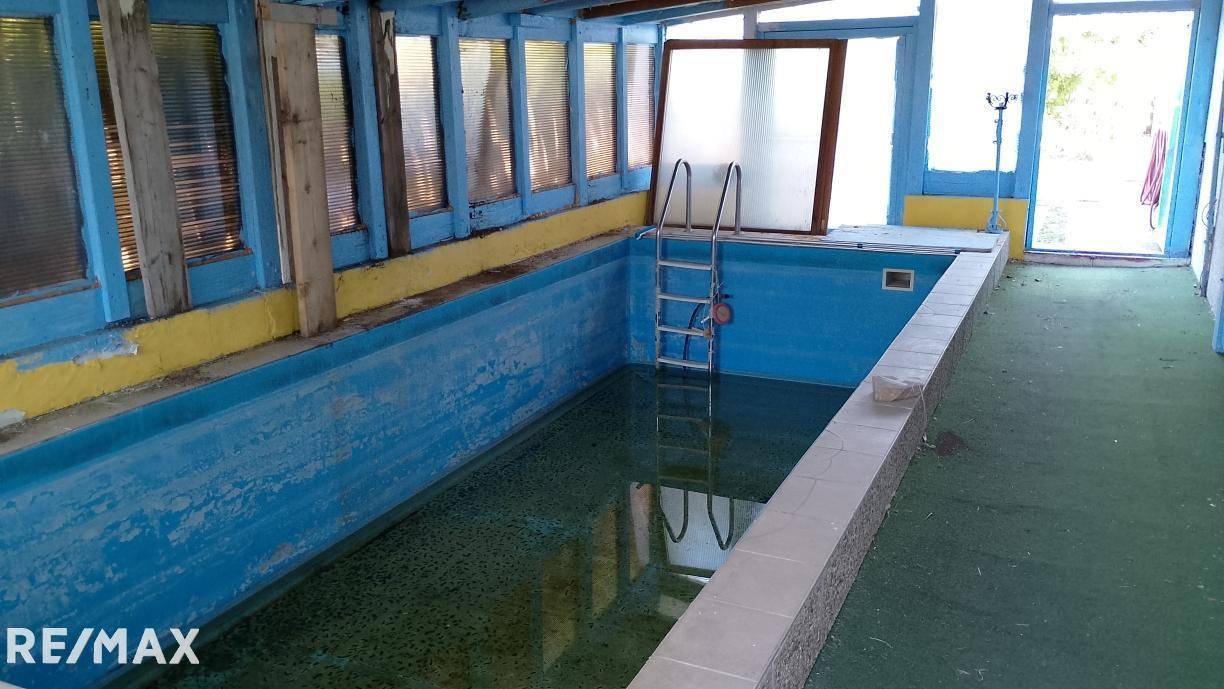 18 Pool unbenützbar