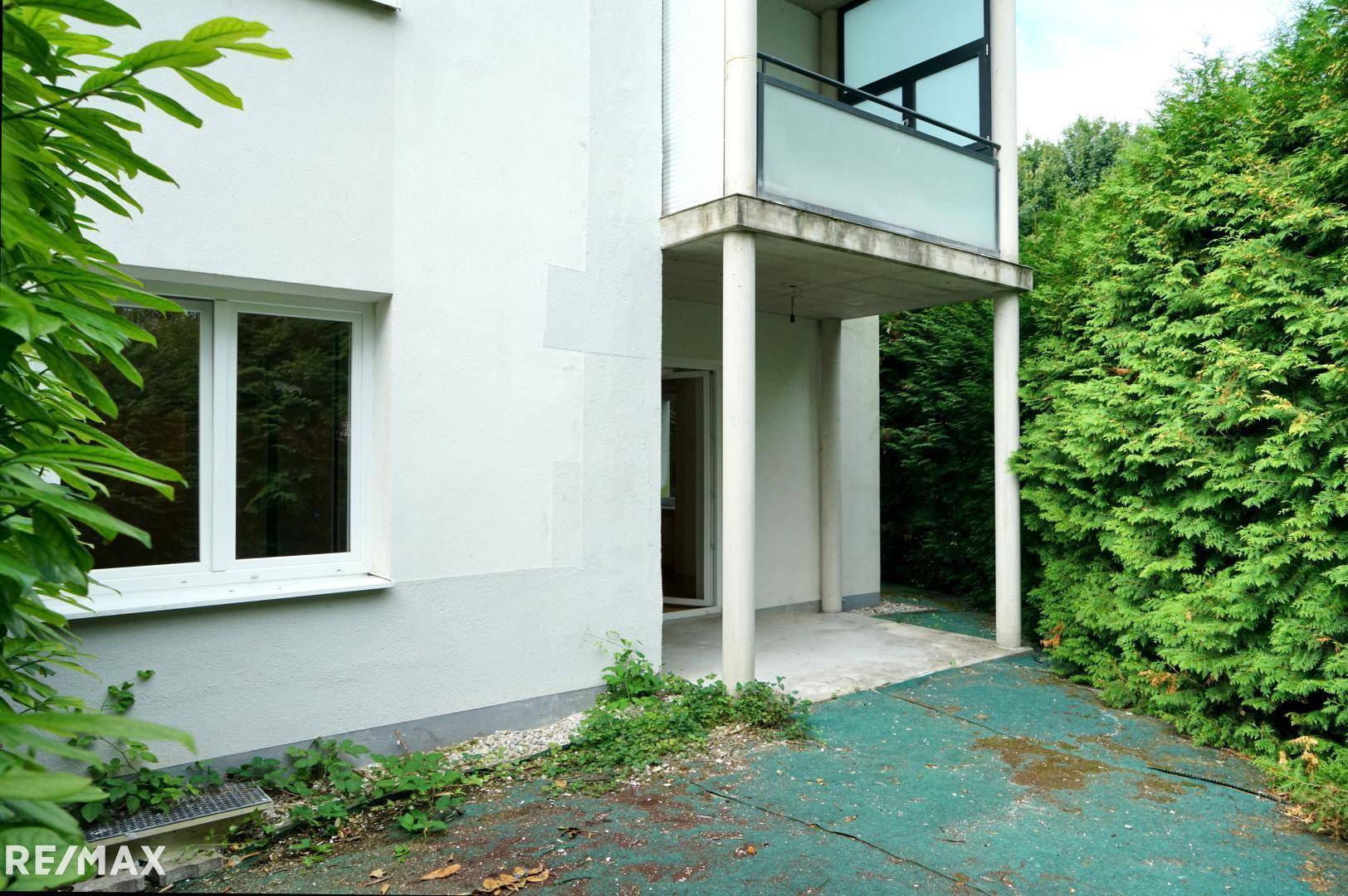Terrasse Vorderseite mit Garten