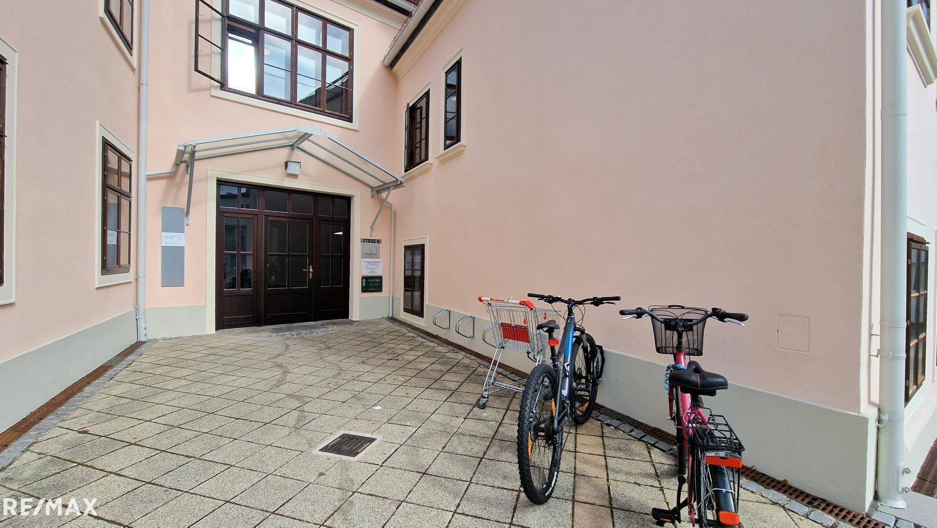 vor dem Haus