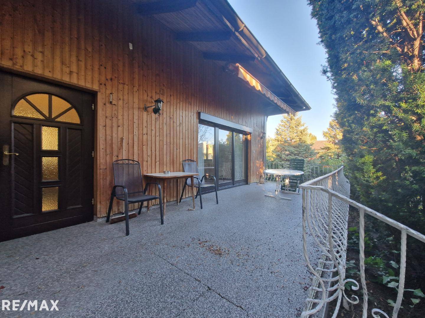 Eingang und Terrasse
