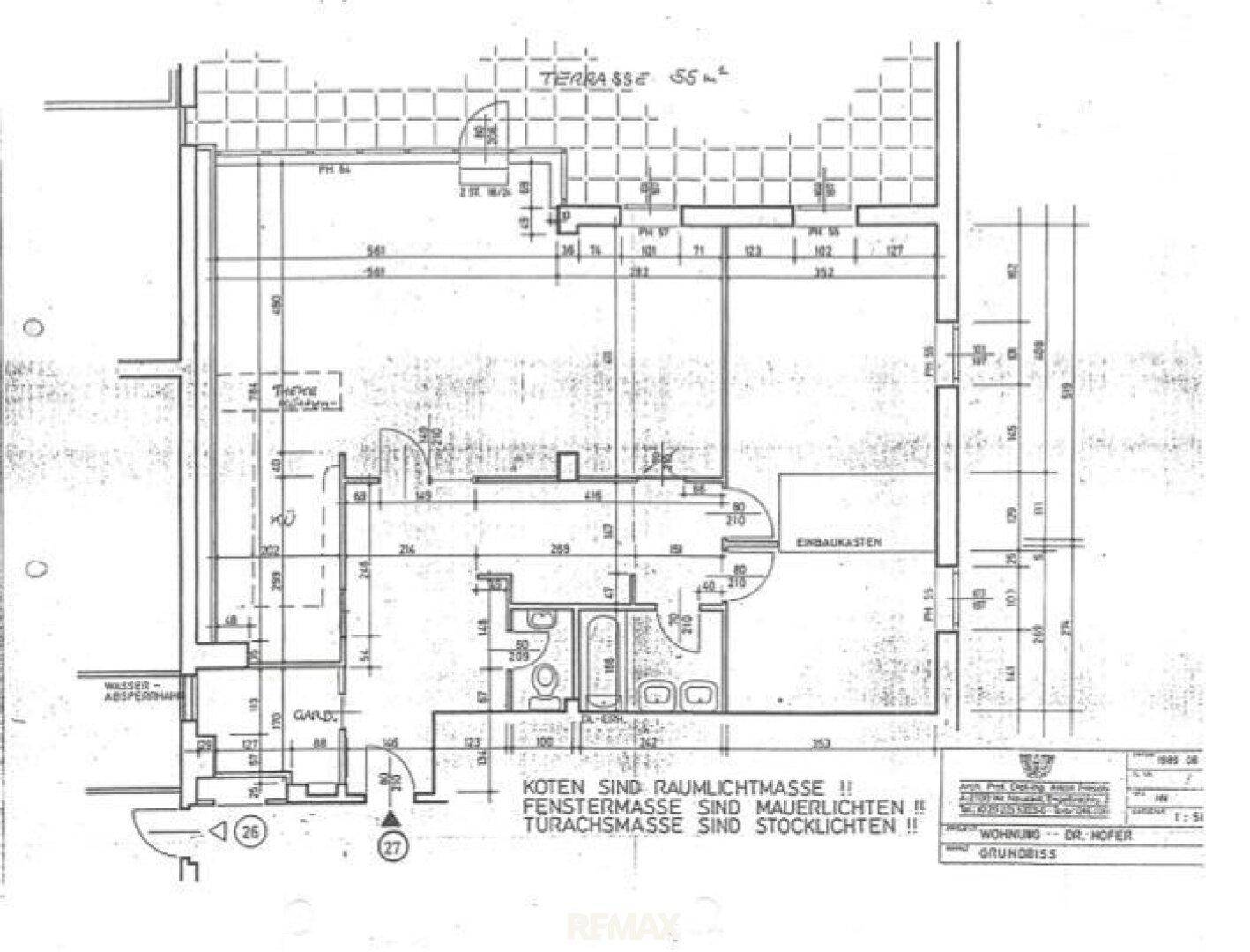 Technischer Grundriss mit Bemaßungen und Raumaufteilung der Immobilie.