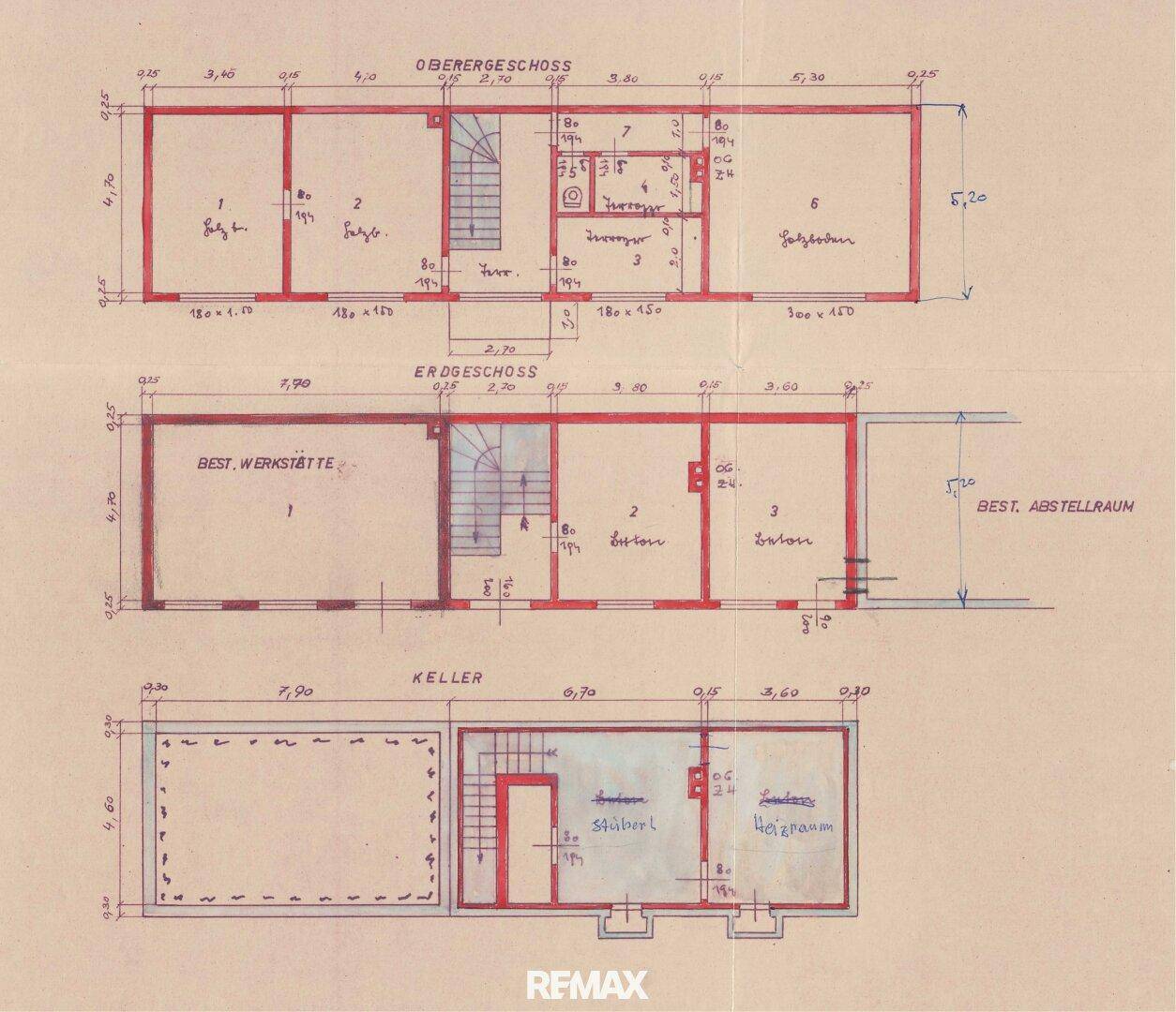 Handgezeichneter Grundriss mit Obergeschoss, Erdgeschoss und Kelleraufteilung.