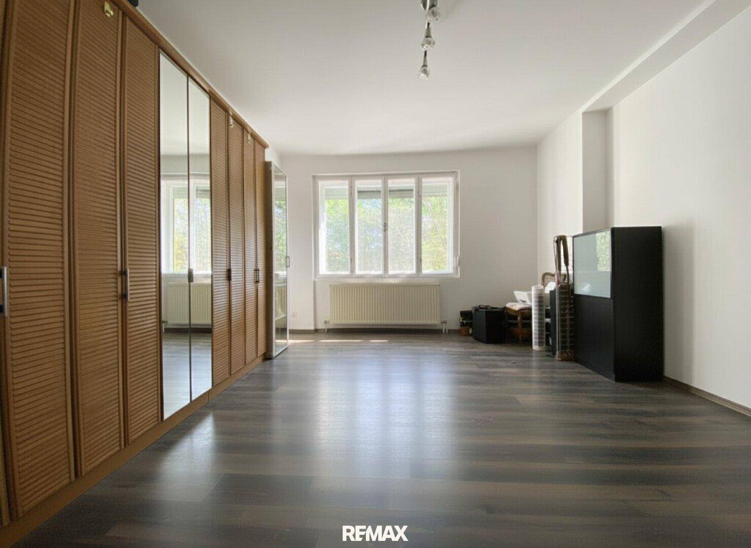 Gemütliche 2-Zimmer-Wohnung mit prachtvollem Gemeinschaftsgarten! - Ansicht 3