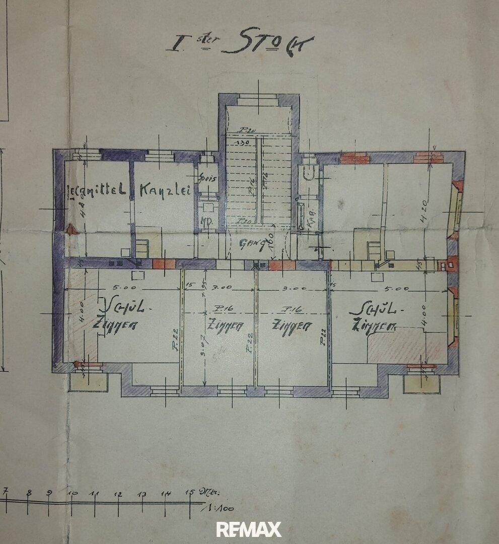 Historischer Grundriss des ersten Stocks mit mehreren Zimmern und einem Flur.