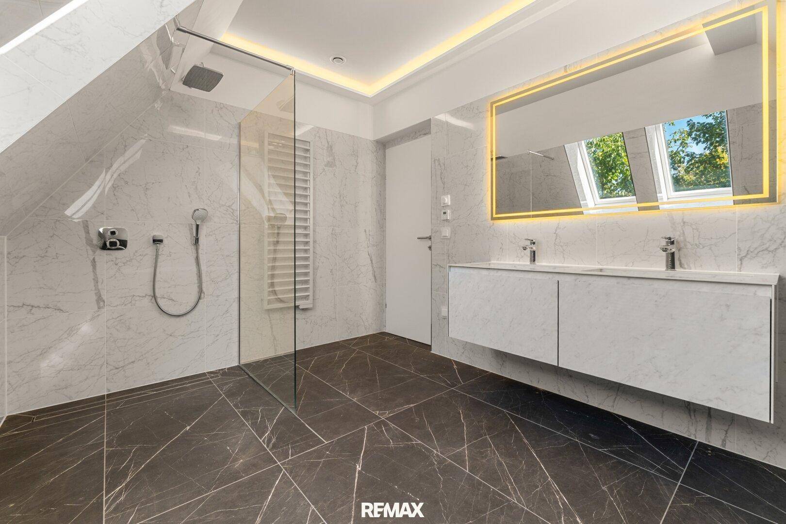 Villa 2 Badezimmer Bild 2