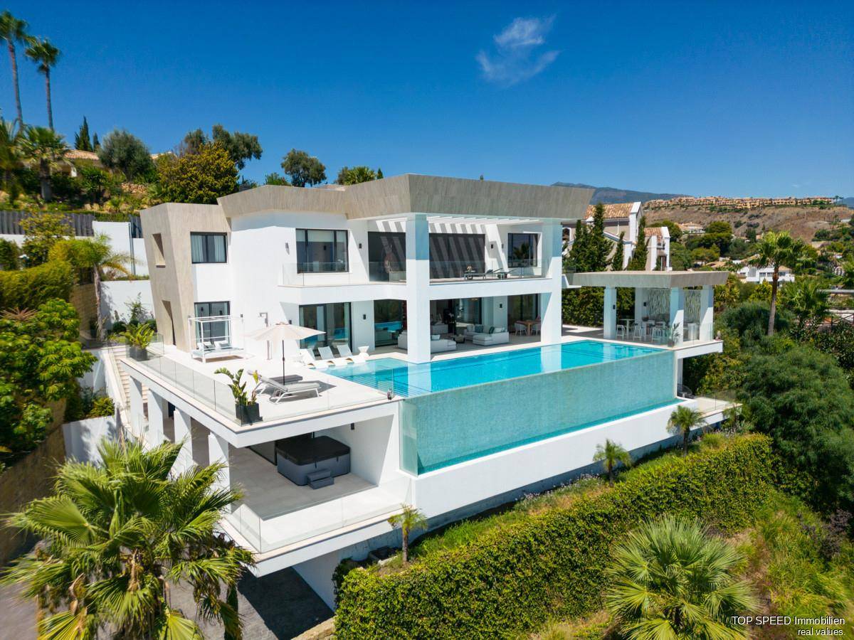 Photo: Villa in Estepona