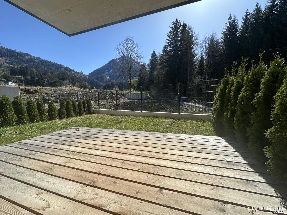 Terrasse mit Garten B1