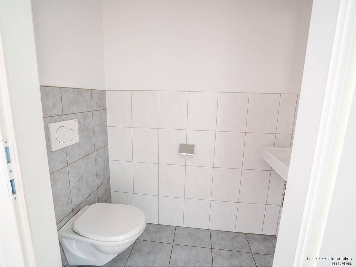 separates WC