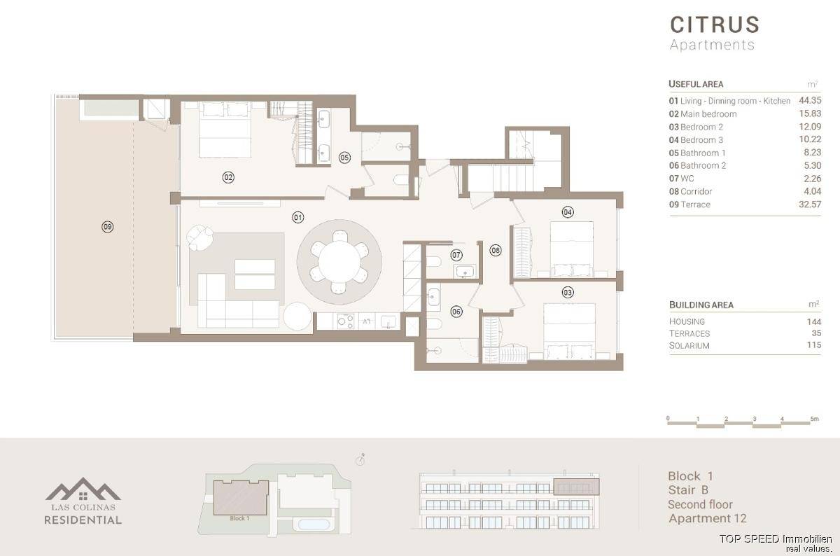 Grundriss der Wohnung mit offenem Wohnbereich, drei Schlafzimmern und großer Terrasse.