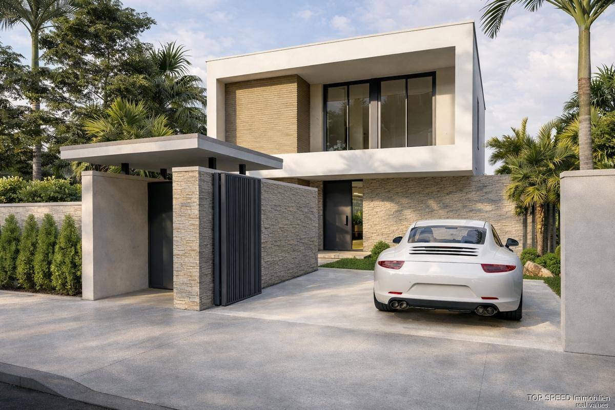 Elegante moderne Villa mit privater Auffahrt und stilvoller Fassade, umgeben von mediterraner Vegetation.