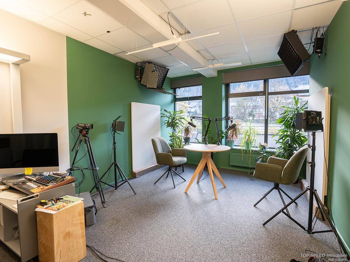 Ihr neuer Unternehmensstandort in Schladming – 7 Büroräume, Besprechungsraum &amp; eine sonnige Terrasse - Ansicht 3
