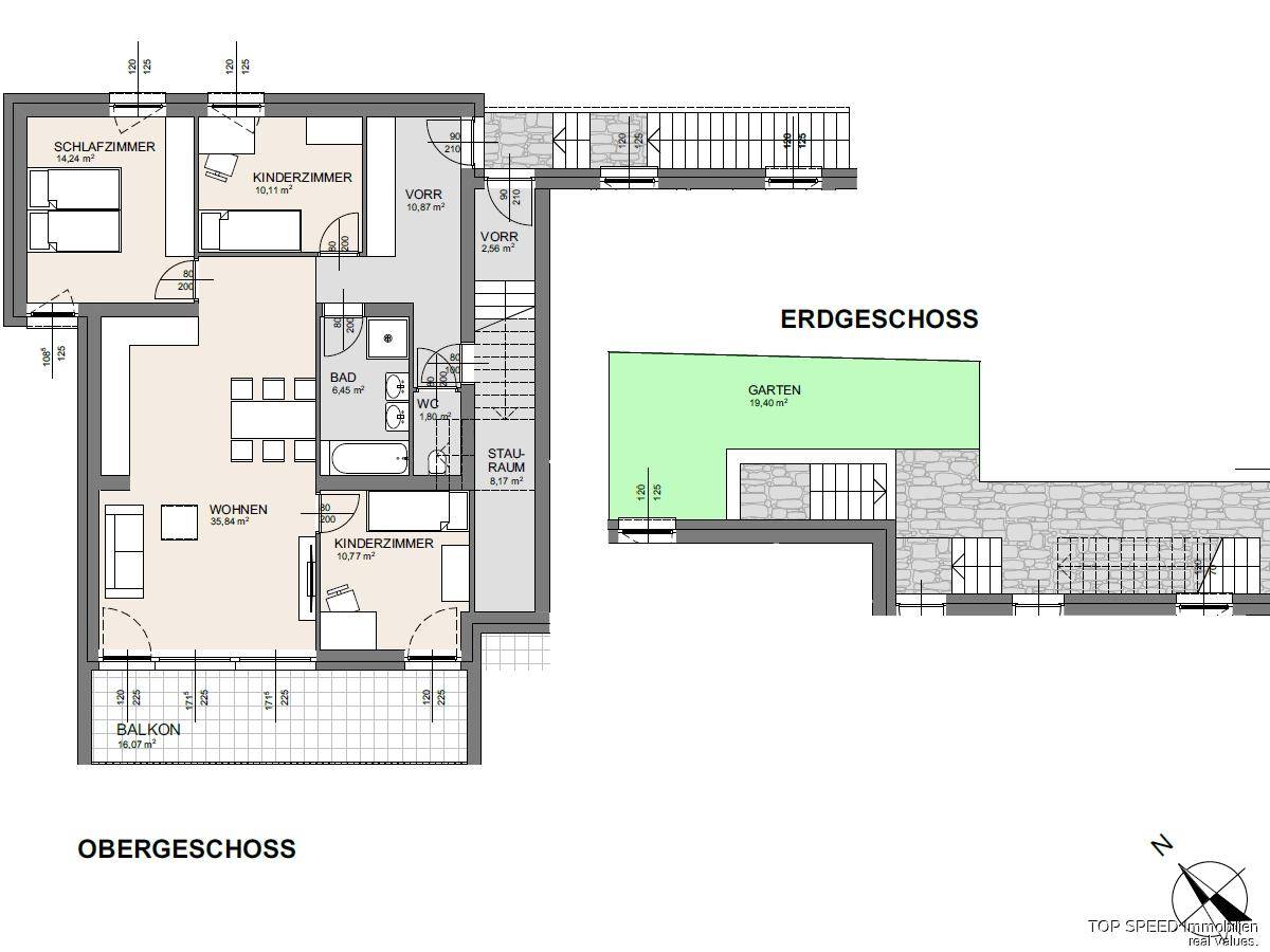 Grundriss des Obergeschosses mit Wohnbereich, Schlafzimmern, Bad, WC und Balkon sowie Garten im Erdgeschoss.