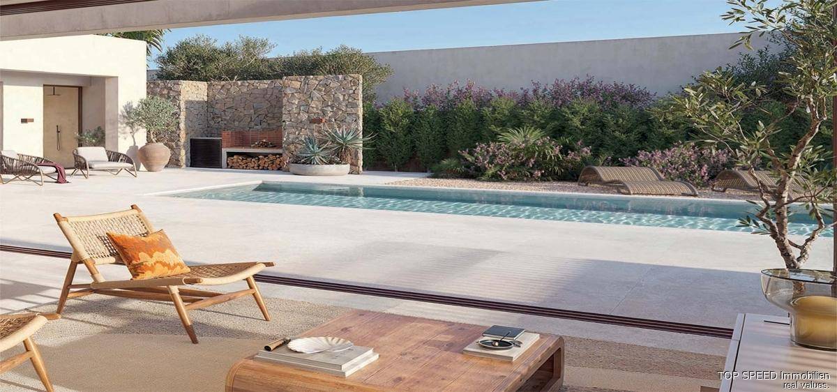 Gemütlicher Wohnbereich mit Blick auf den privaten Pool und die mediterrane Gartenlandschaft.