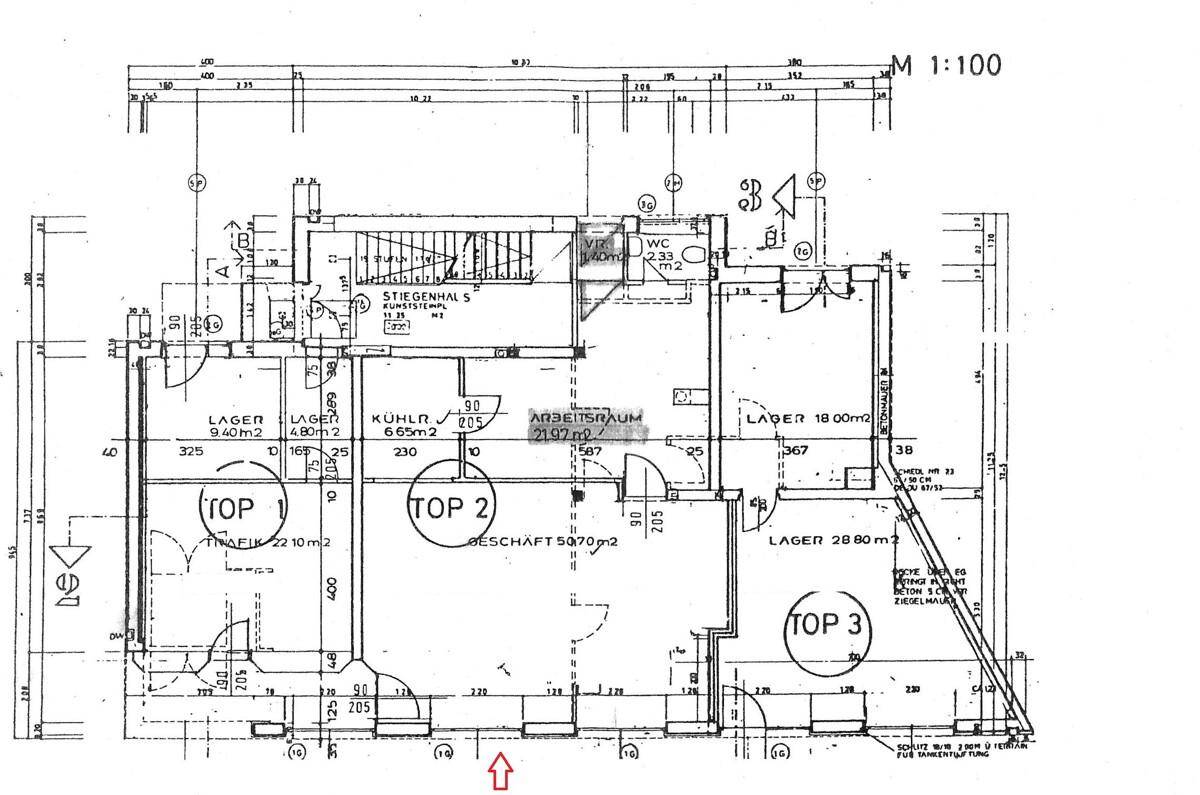 Detaillierter Grundriss mit verschiedenen Lagerbereichen und Geschäftsflächen.